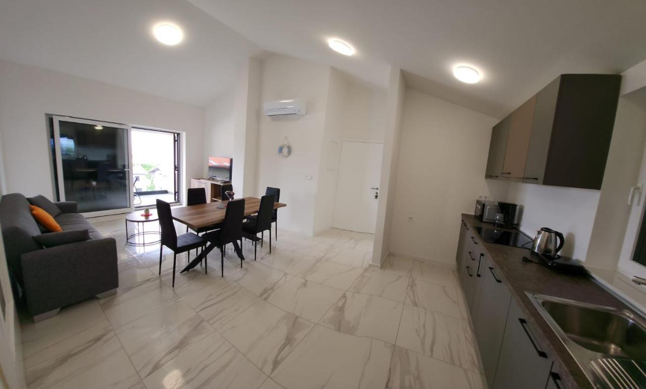 Apartmani M&L I M&J Malinska Eksteriør billede