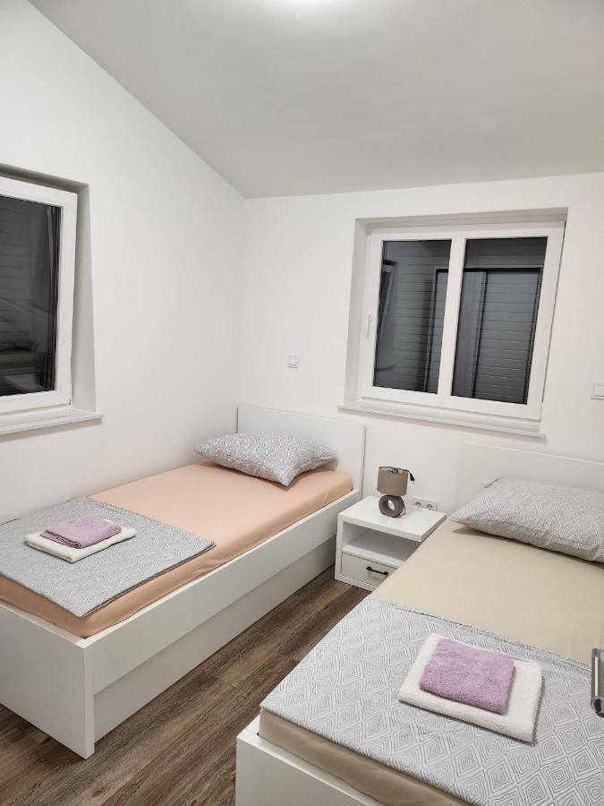 Apartmani M&L I M&J Malinska Eksteriør billede