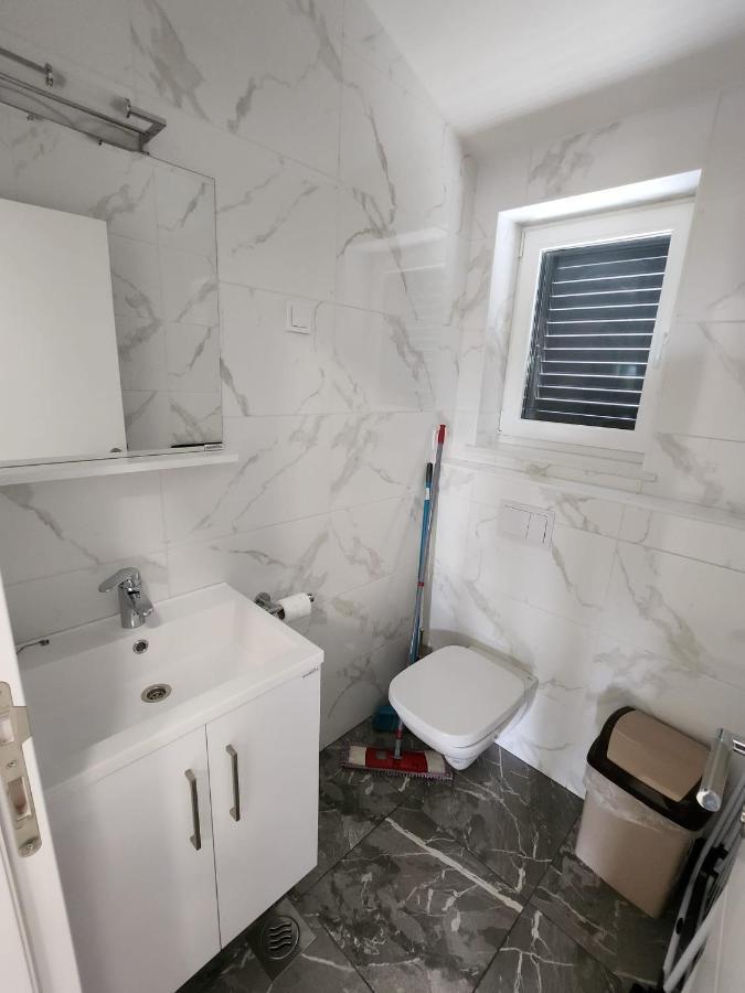 Apartmani M&L I M&J Malinska Eksteriør billede